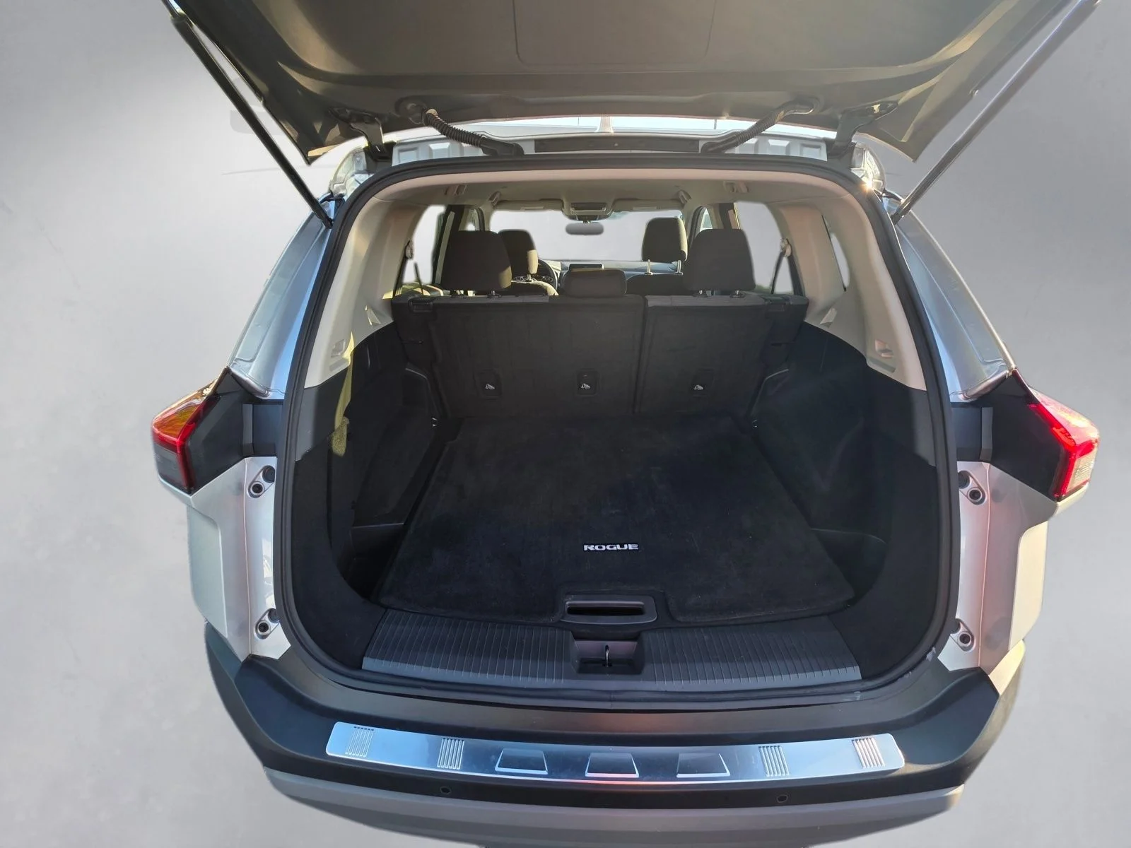 Used 2023 Silver Nissan SV image 28