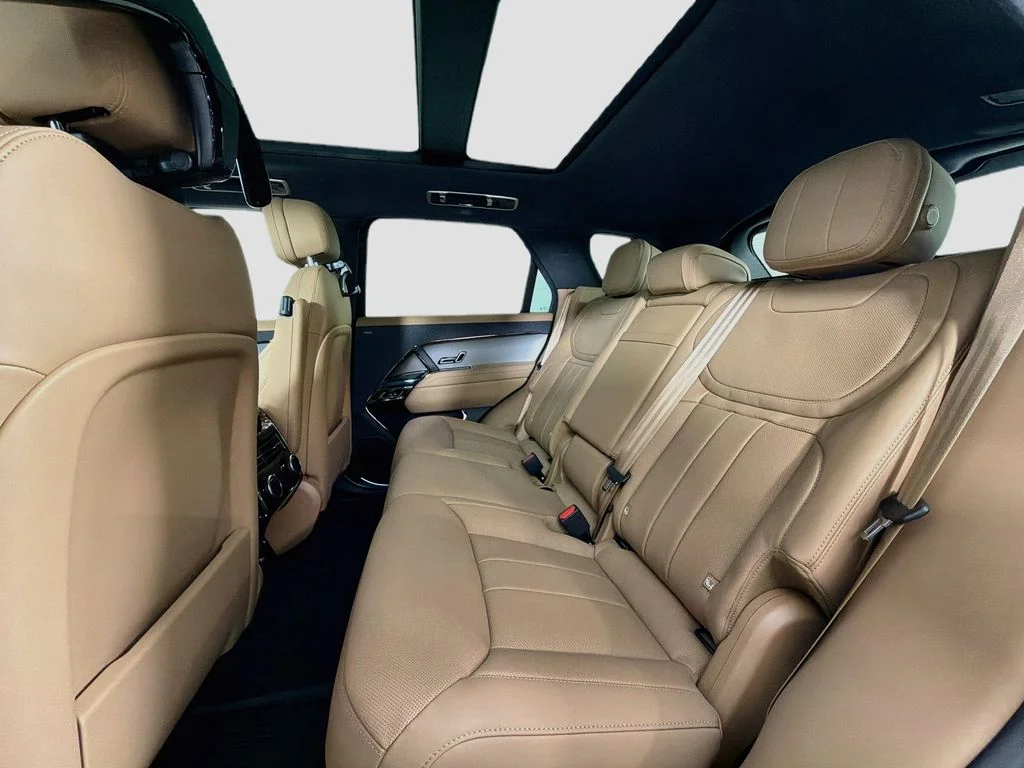 New 2027 Fuji White Land Rover SE image 26