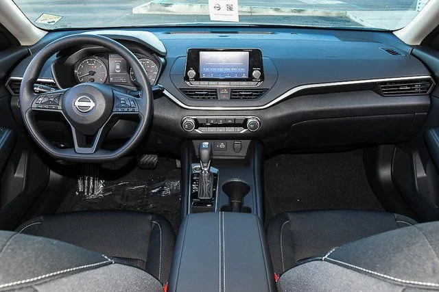 Used 2025 Silver Nissan 2.5 S image 28