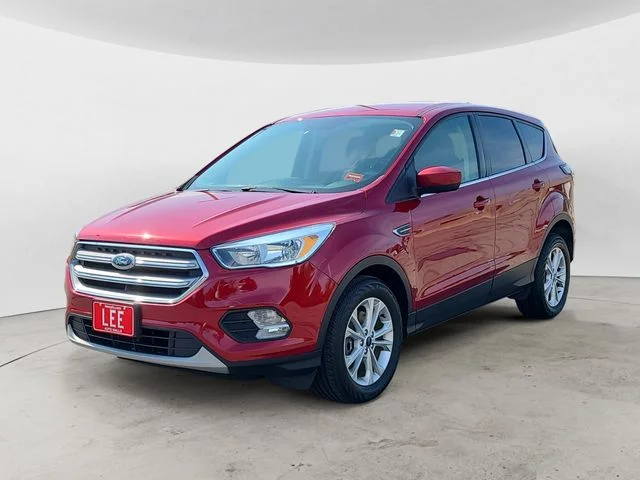 Used 2017 Red Ford SE image 1