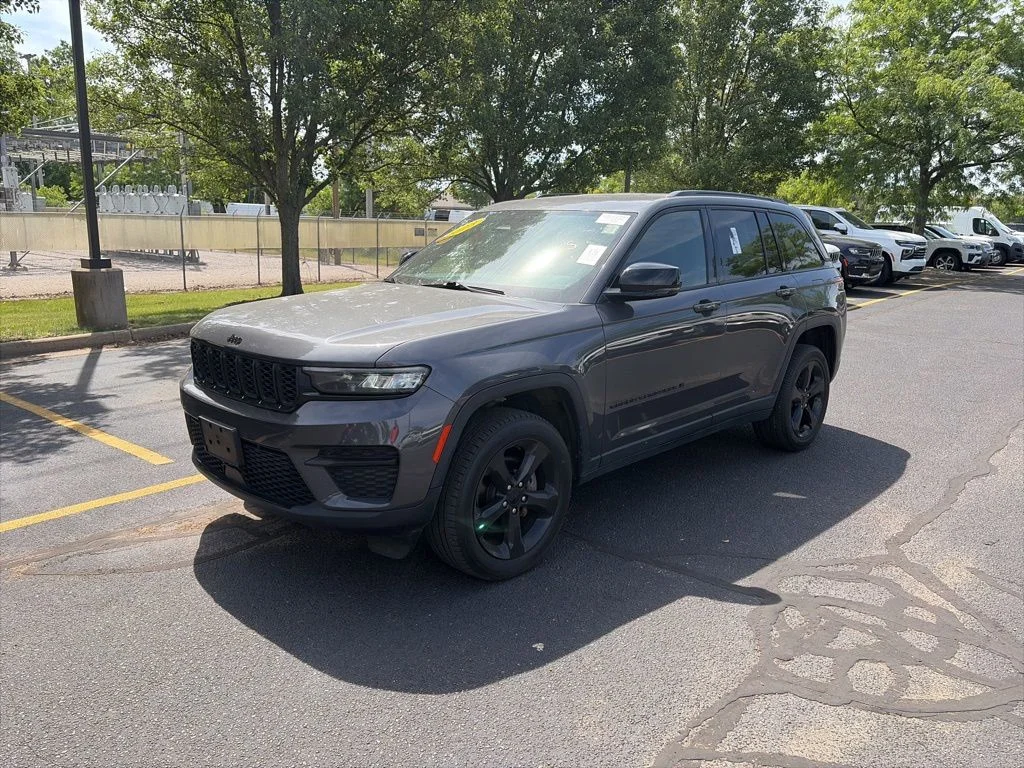 Used 2023 Gray Jeep Altitude X image 1