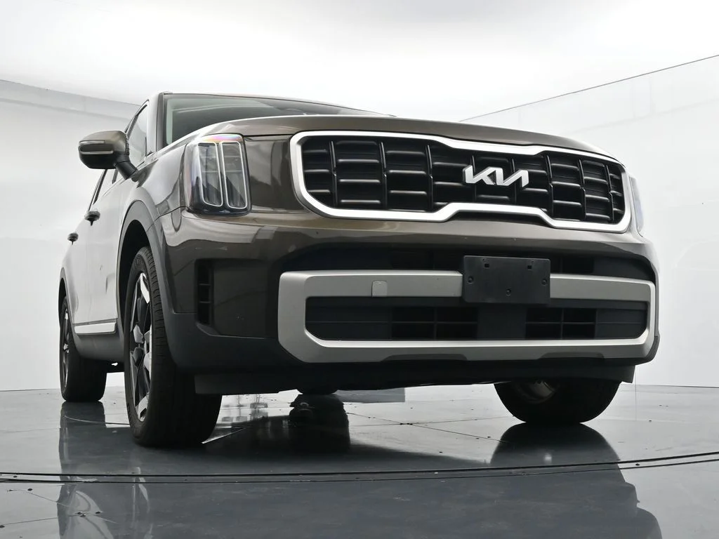 Used 2023 Green Kia S image 17