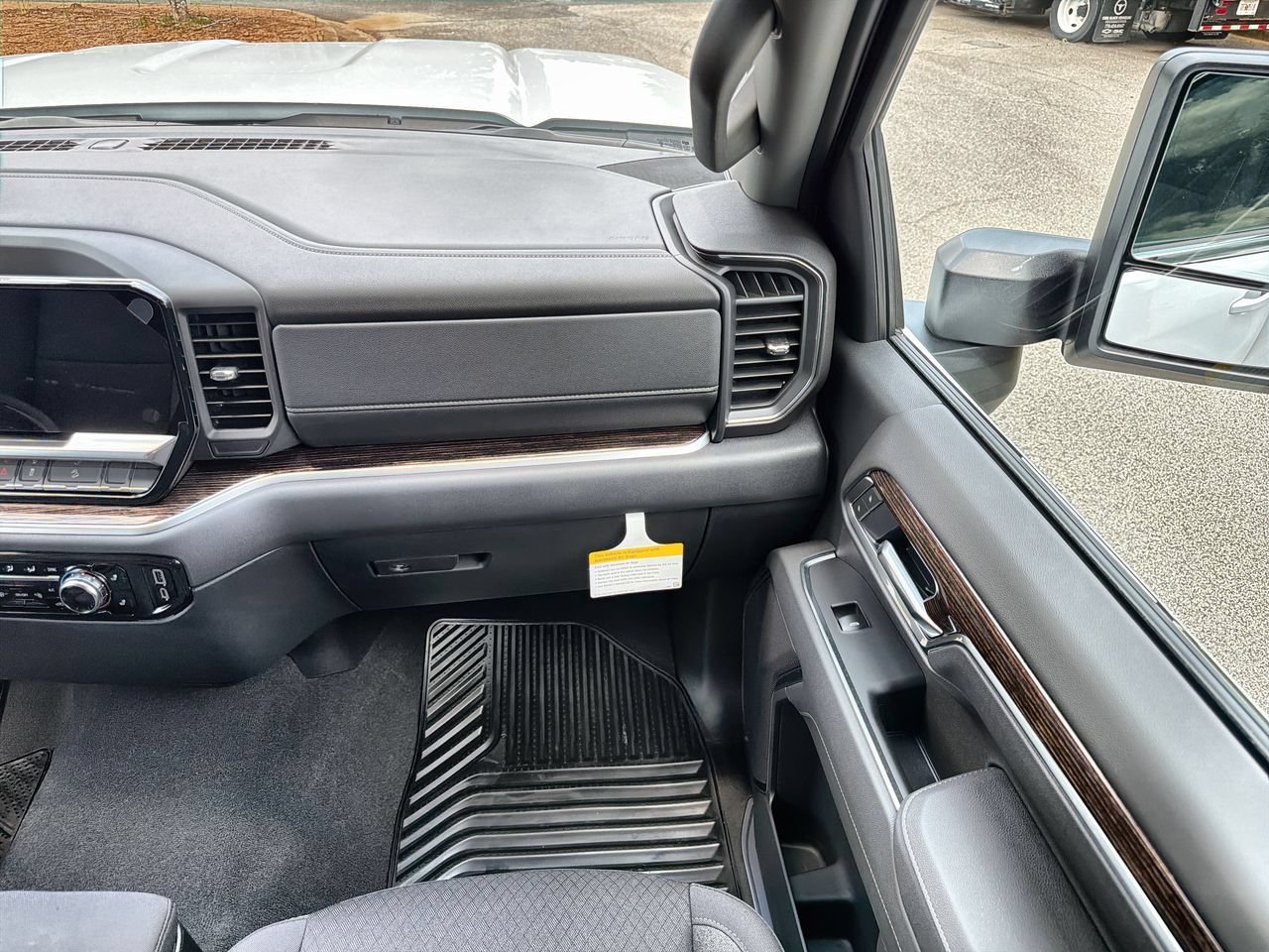 New 2026 Summit White GMC SLE image 24