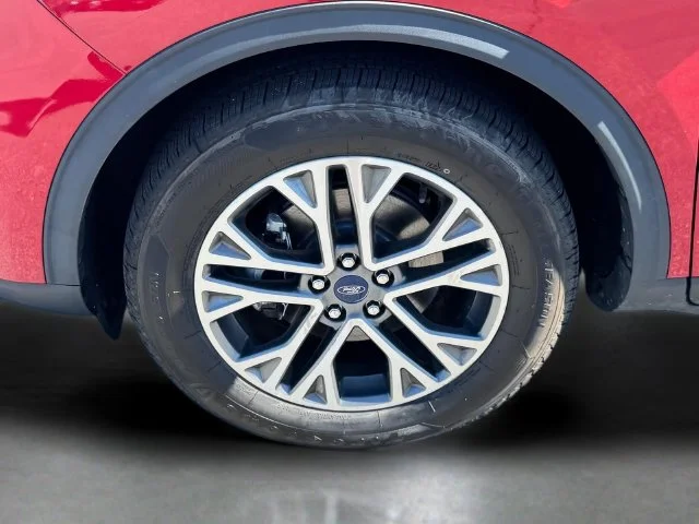Used 2020 Red Ford SEL image 15
