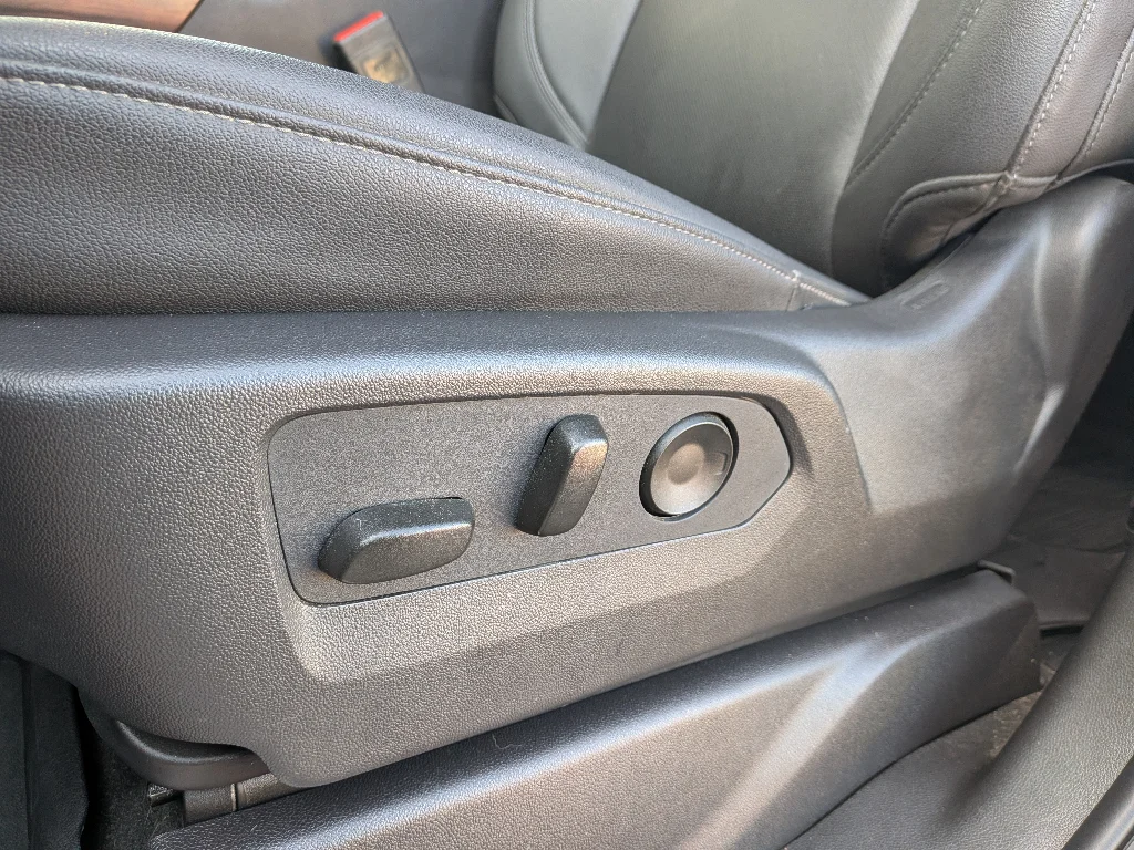 Used 2025 Titanium Rush Metallic GMC SLT image 19