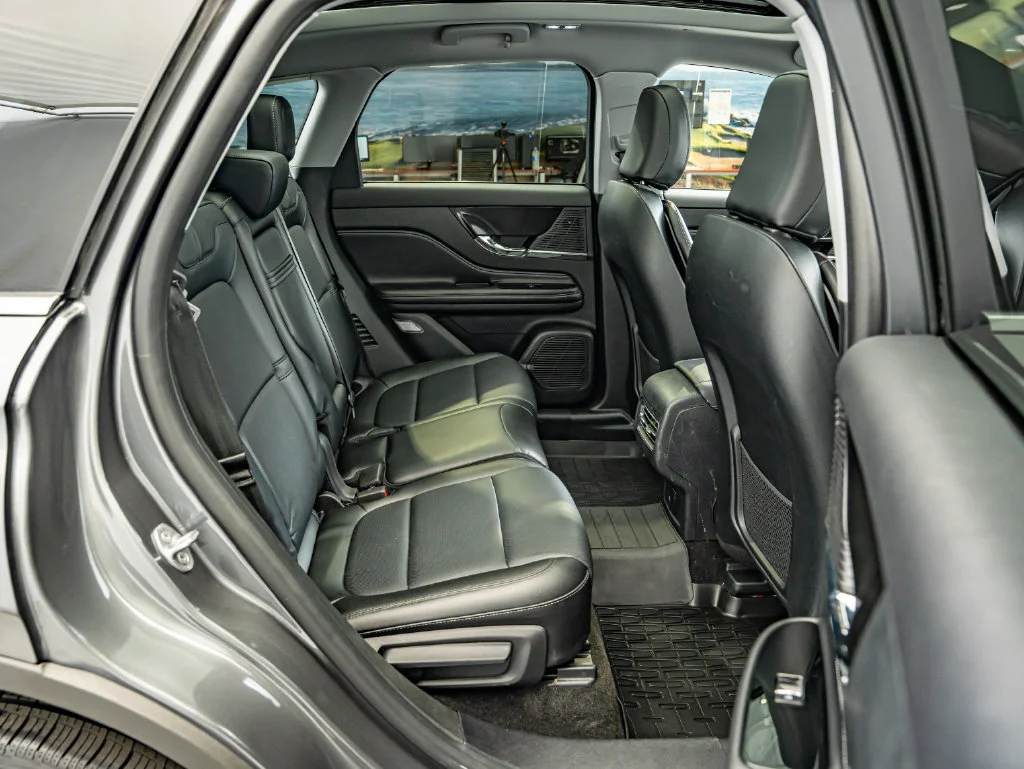 Used 2022 Gray Metallic Lincoln Reserve image 38
