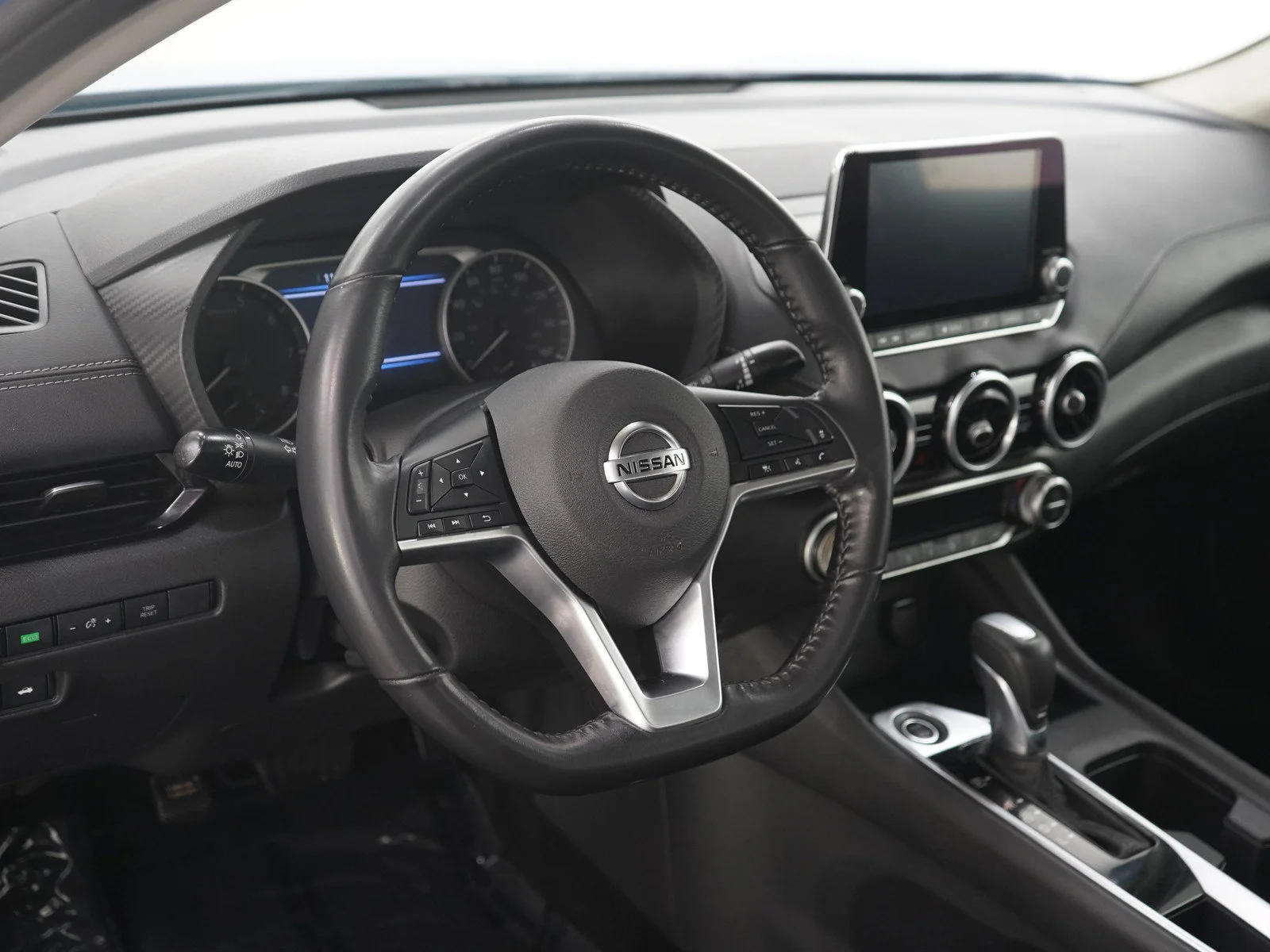Used 2021 Blue Nissan SV image 18