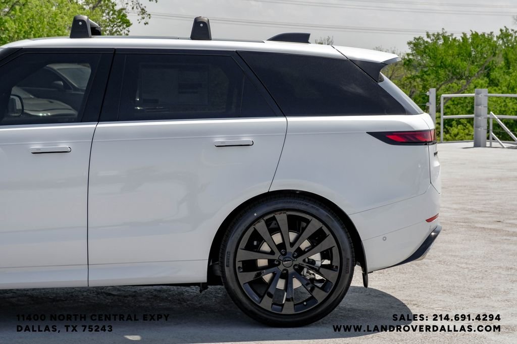 New 2026 Ostuni Pearl Wht Prem Met Land Rover Dynamic SE image 13