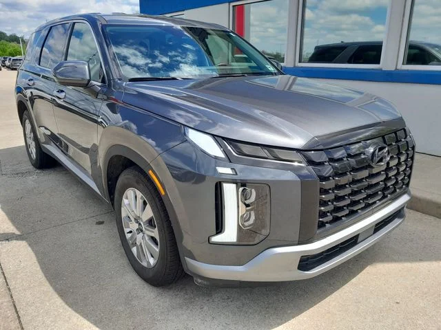 Used 2025 Gray Hyundai SE image 3