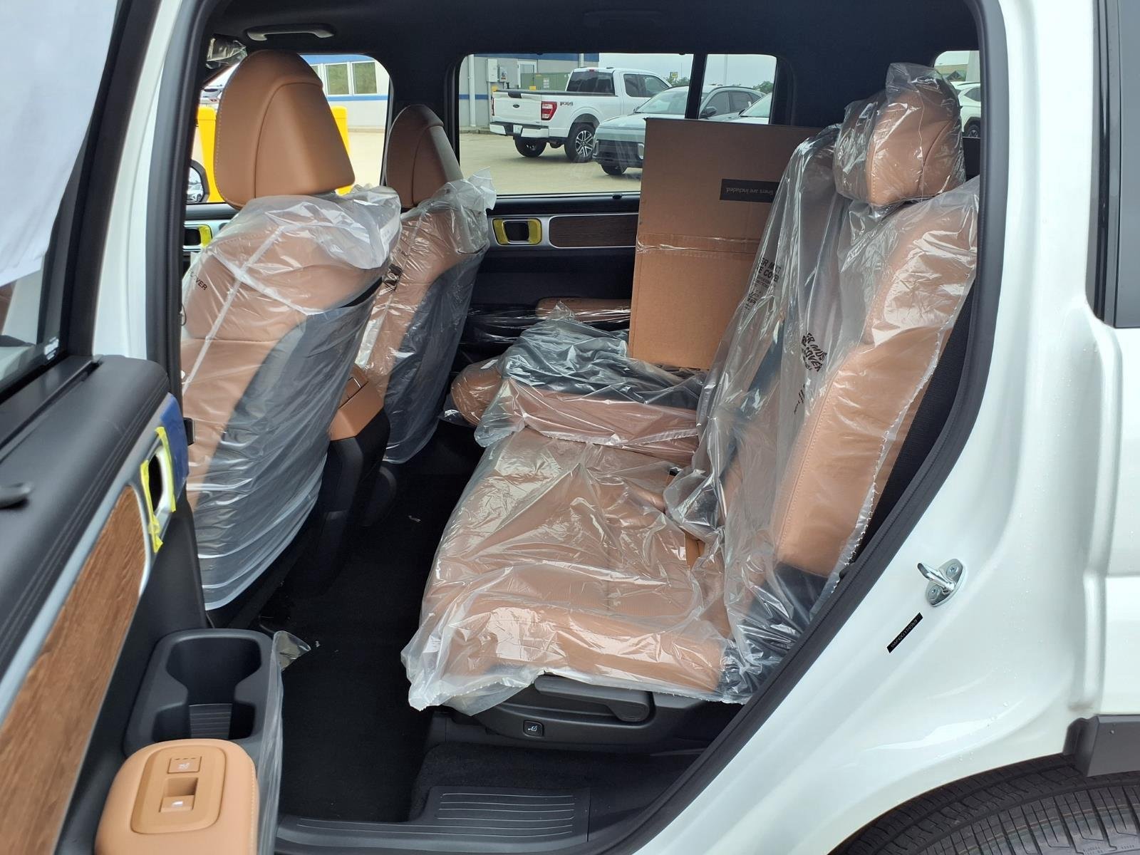 New 2026 SERENITY WHITE / BROWN HYUNDAI LIMITED 6P AWD image 5