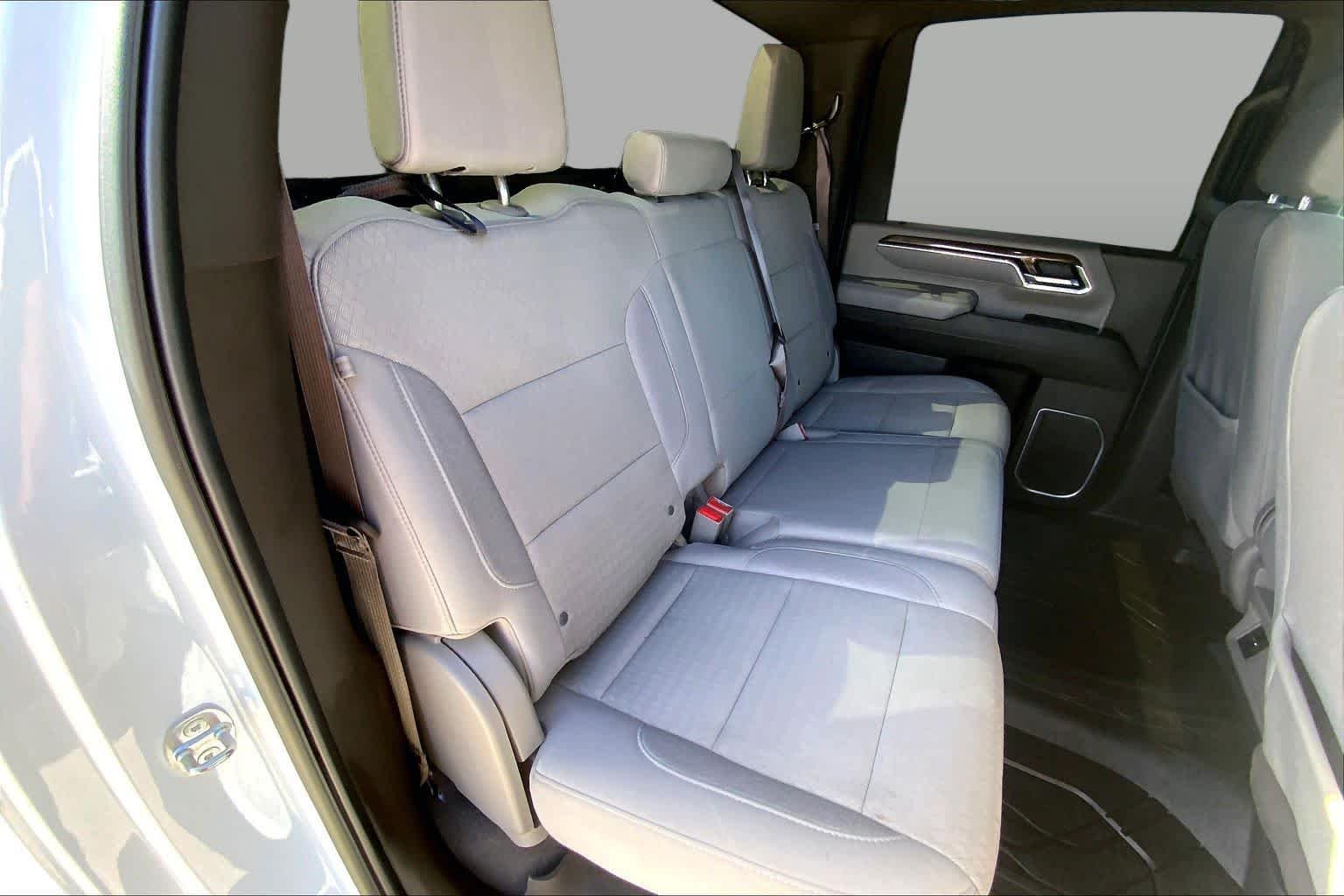 Used 2024 Summit White Chevrolet LT image 19