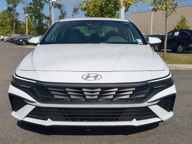 New 2026 White Hyundai SE image 9
