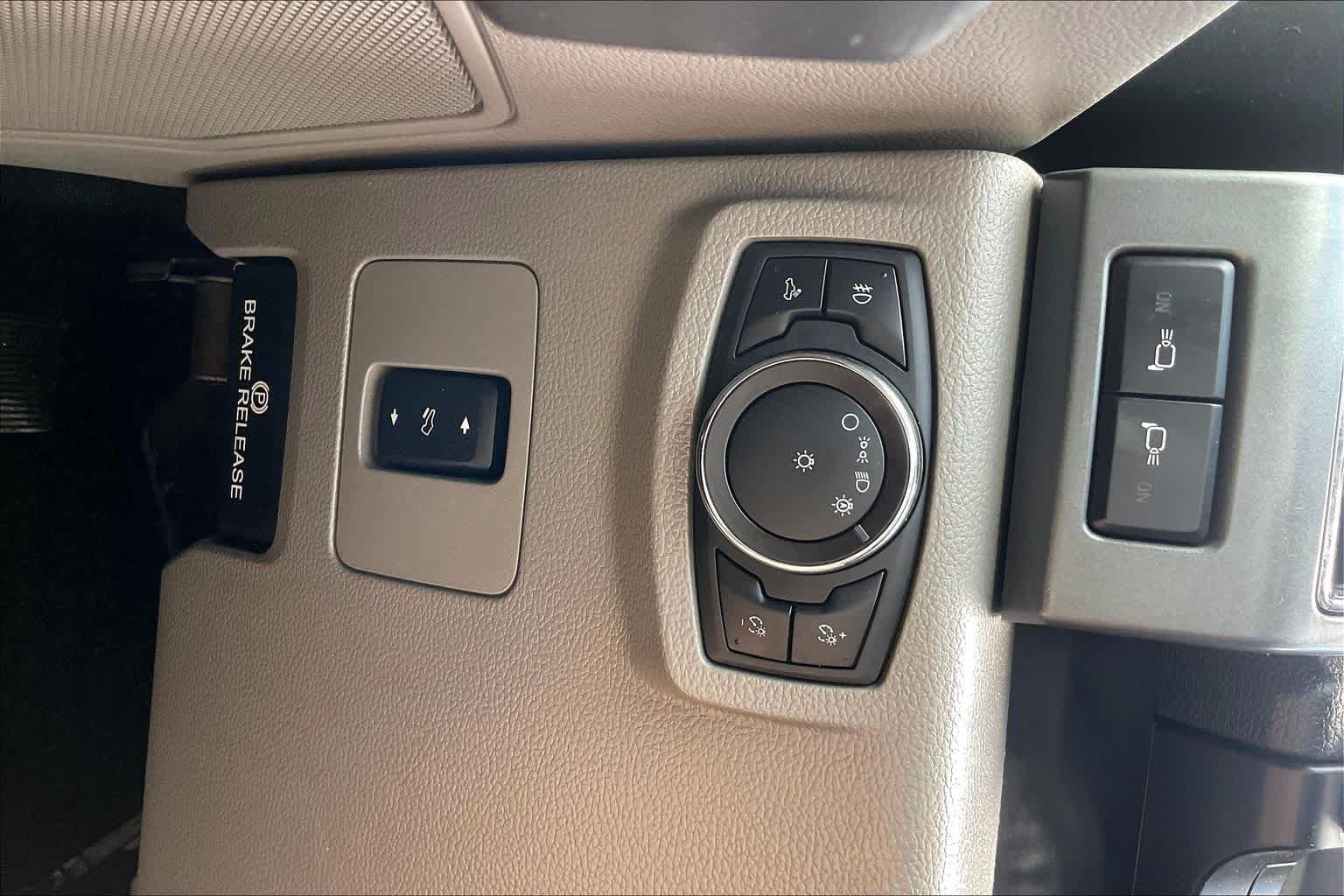 Used 2019 Agate Black Metallic Ford XLT image 33