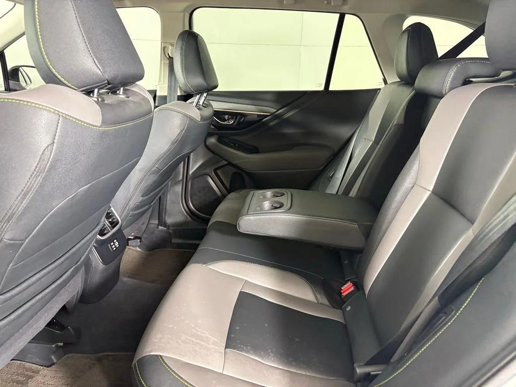 Used 2025 Crystal White Pearl Subaru Onyx Edition image 36