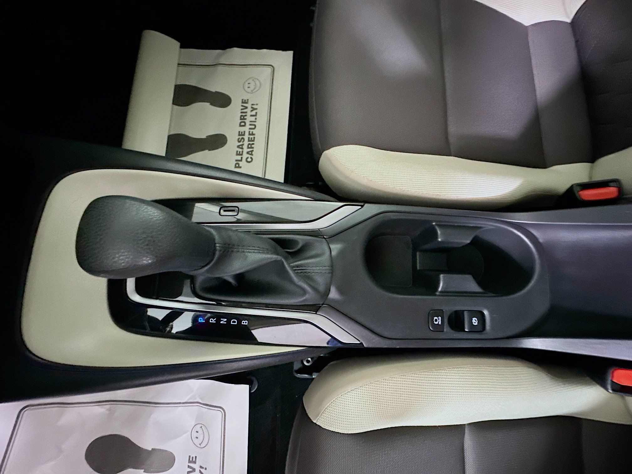 Used 2025 Pearl Toyota LE image 21