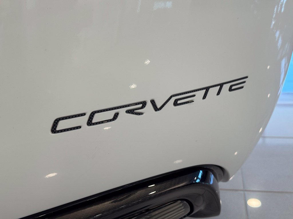 Used 2010 ARCTIC WHITE Chevrolet ZR1 w/1ZR image 13