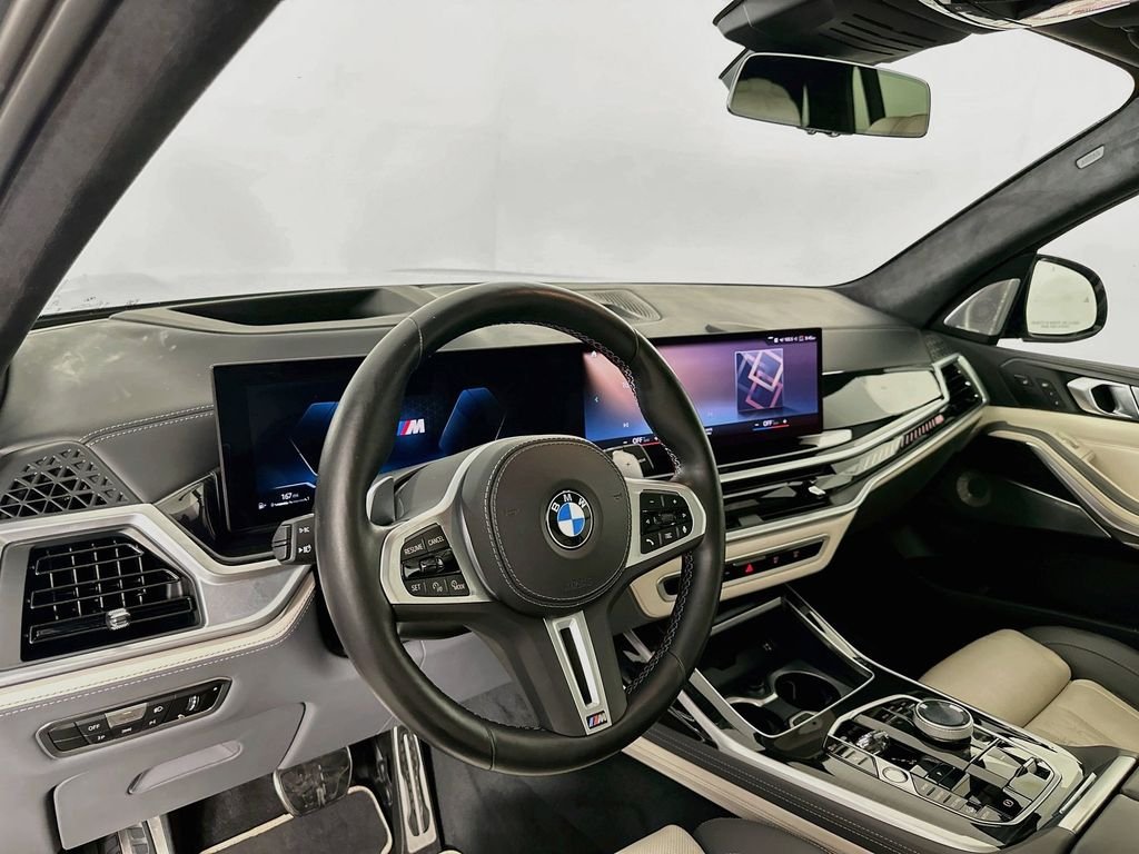 Used 2023 Gray BMW M60i image 8