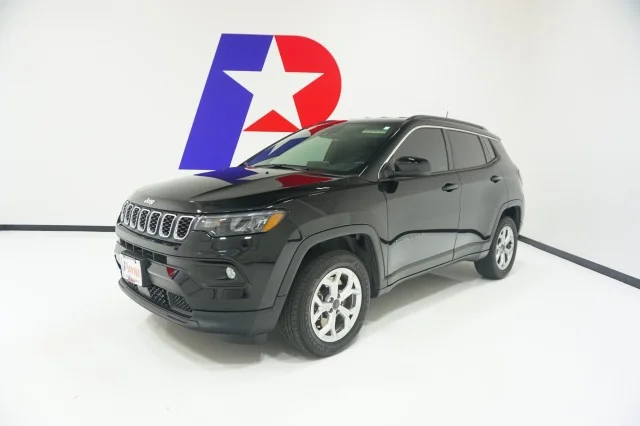 Used 2025 Diamond Black Crystal Pearlcoat Jeep Latitude image 1