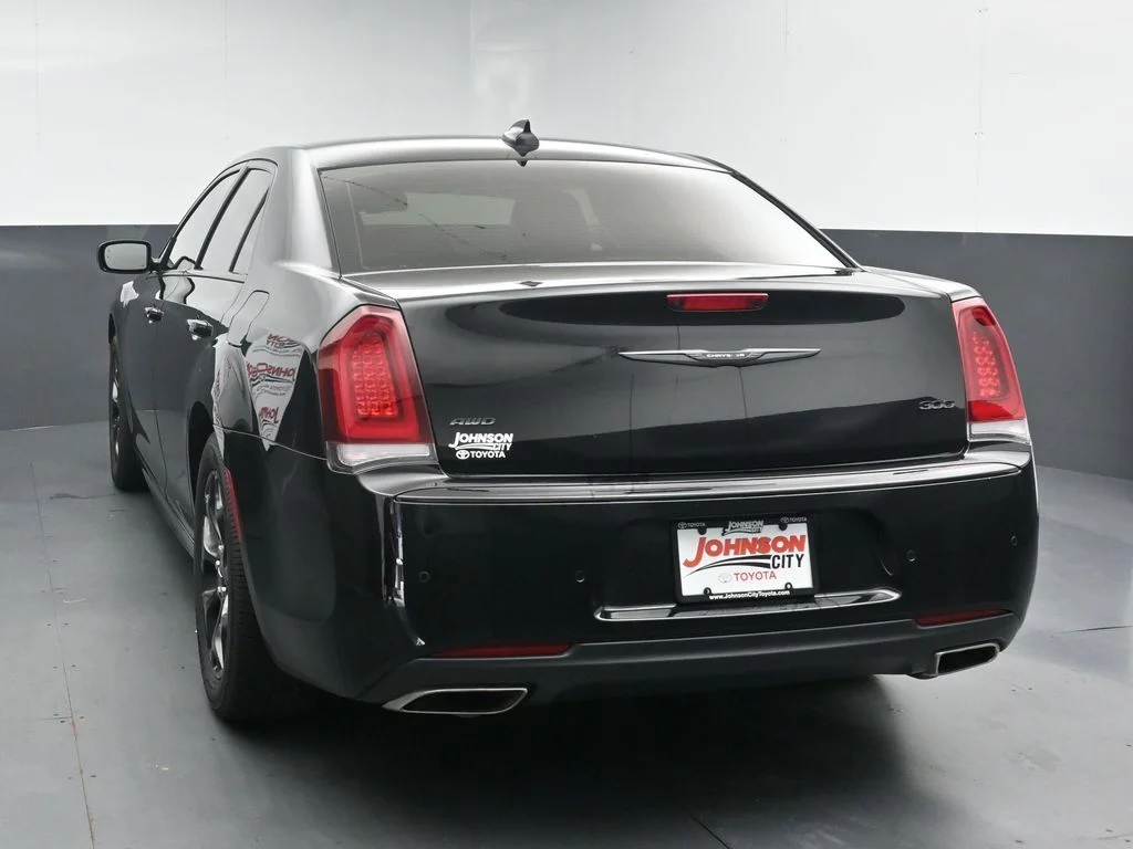 Used 2022 Black Chrysler Touring image 6