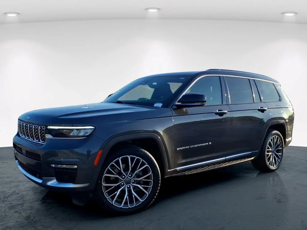 Used 2024 Gray Jeep Summit image 2