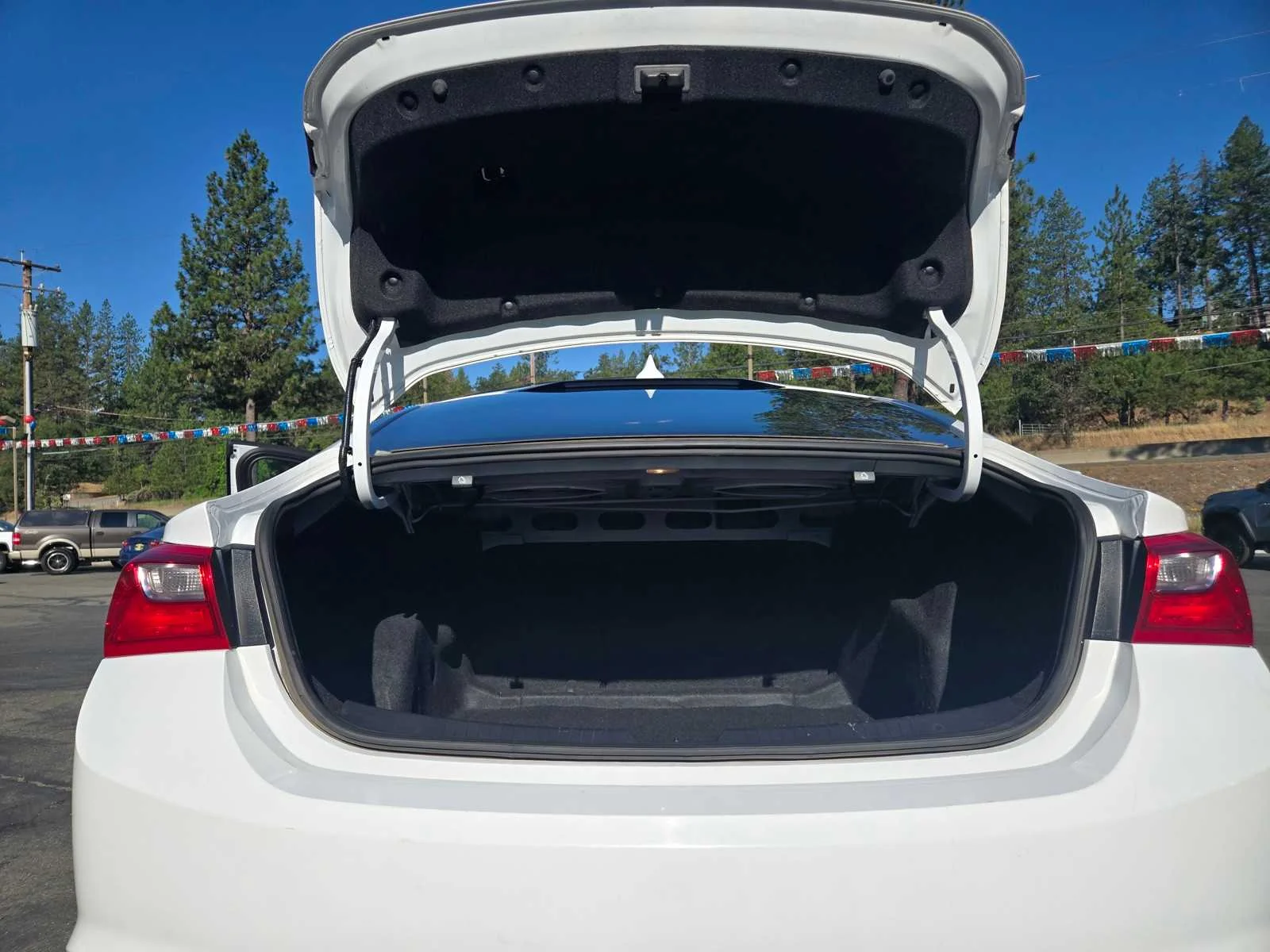 Used 2023 Summit White Chevrolet LT image 29