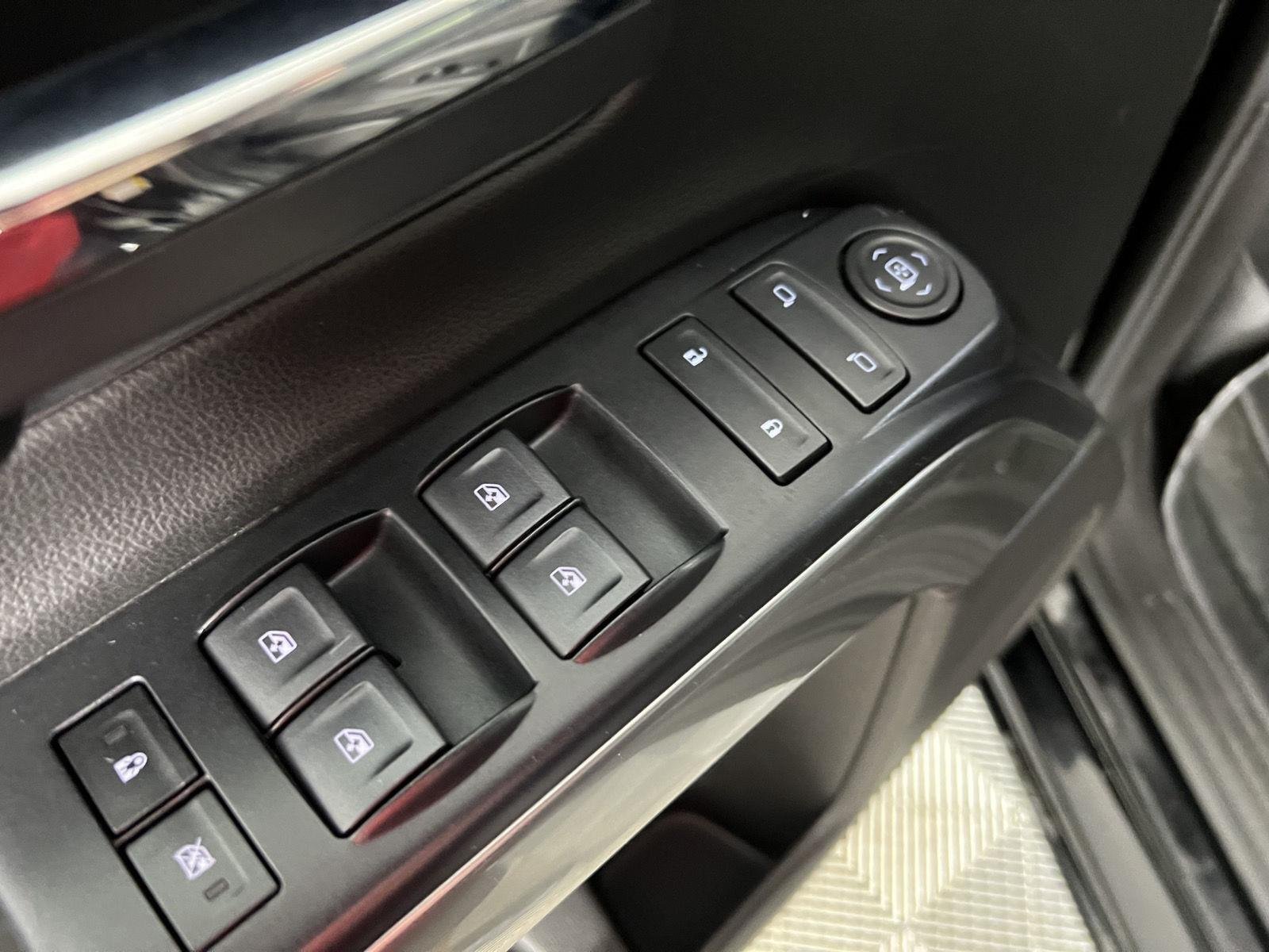 Used 2018 Black Chevrolet LT image 10