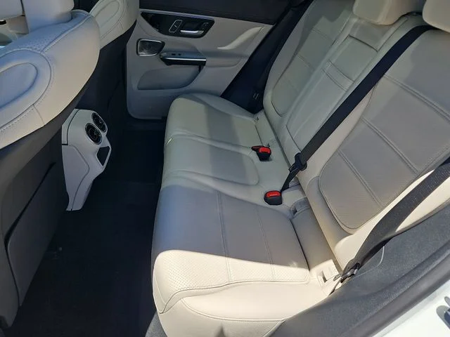 Used 2024  Mercedes-Benz GLC 300 image 14