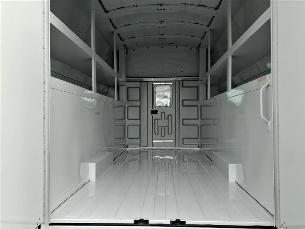 New 2025 Summit White Chevrolet 1WT image 17