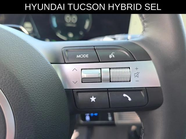 Used 2025 White Hyundai SEL Convenience image 30