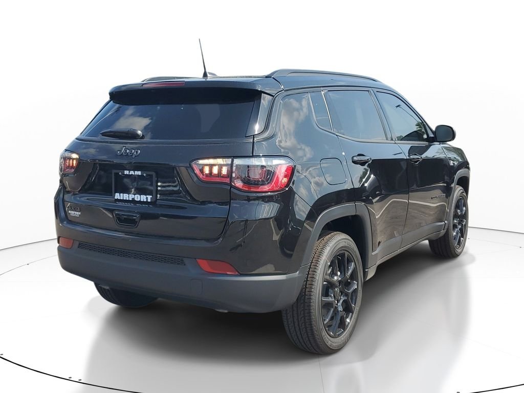 New 2026 Diamond Black Crystal Pearlcoat Jeep Latitude image 3