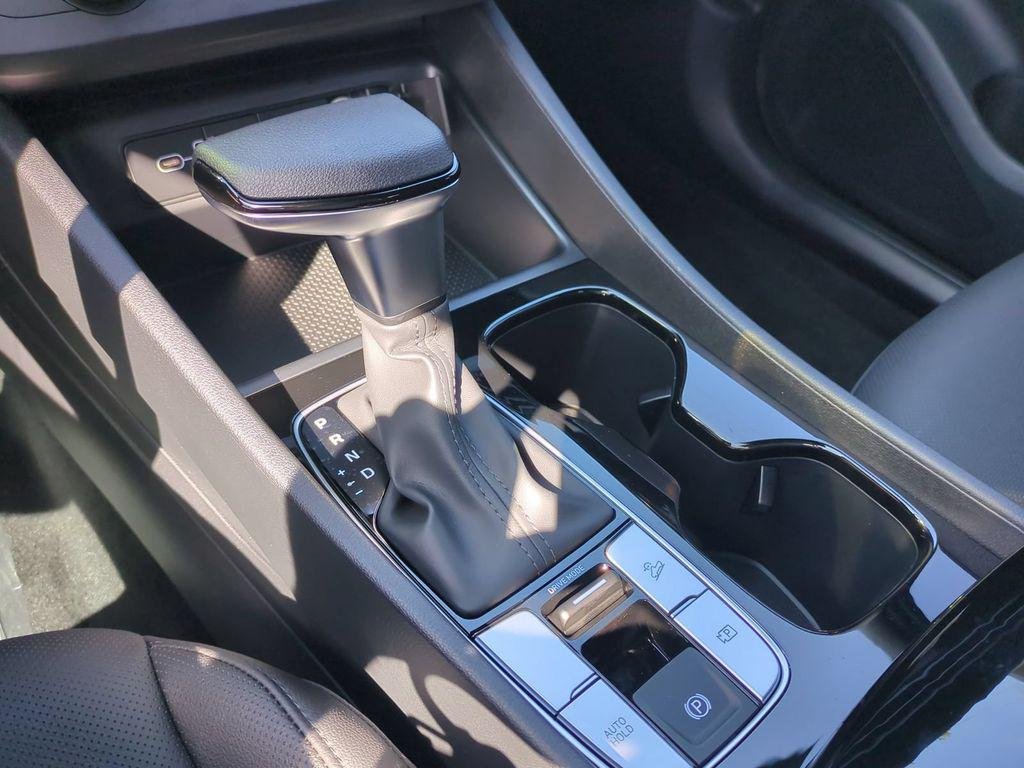 New 2027 Black Hyundai SE FWD image 21