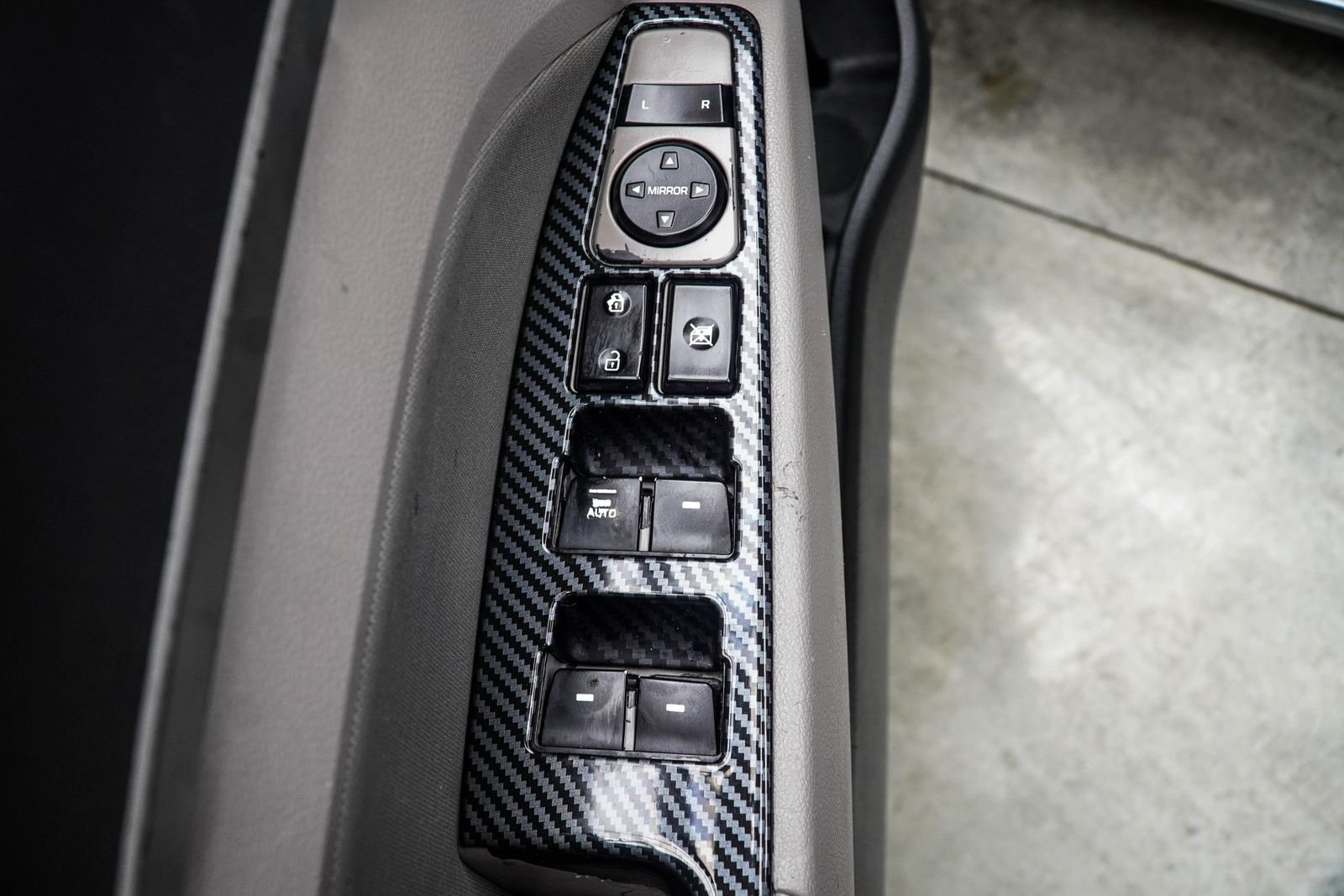 Used 2018 Gray Hyundai Value Edition image 33