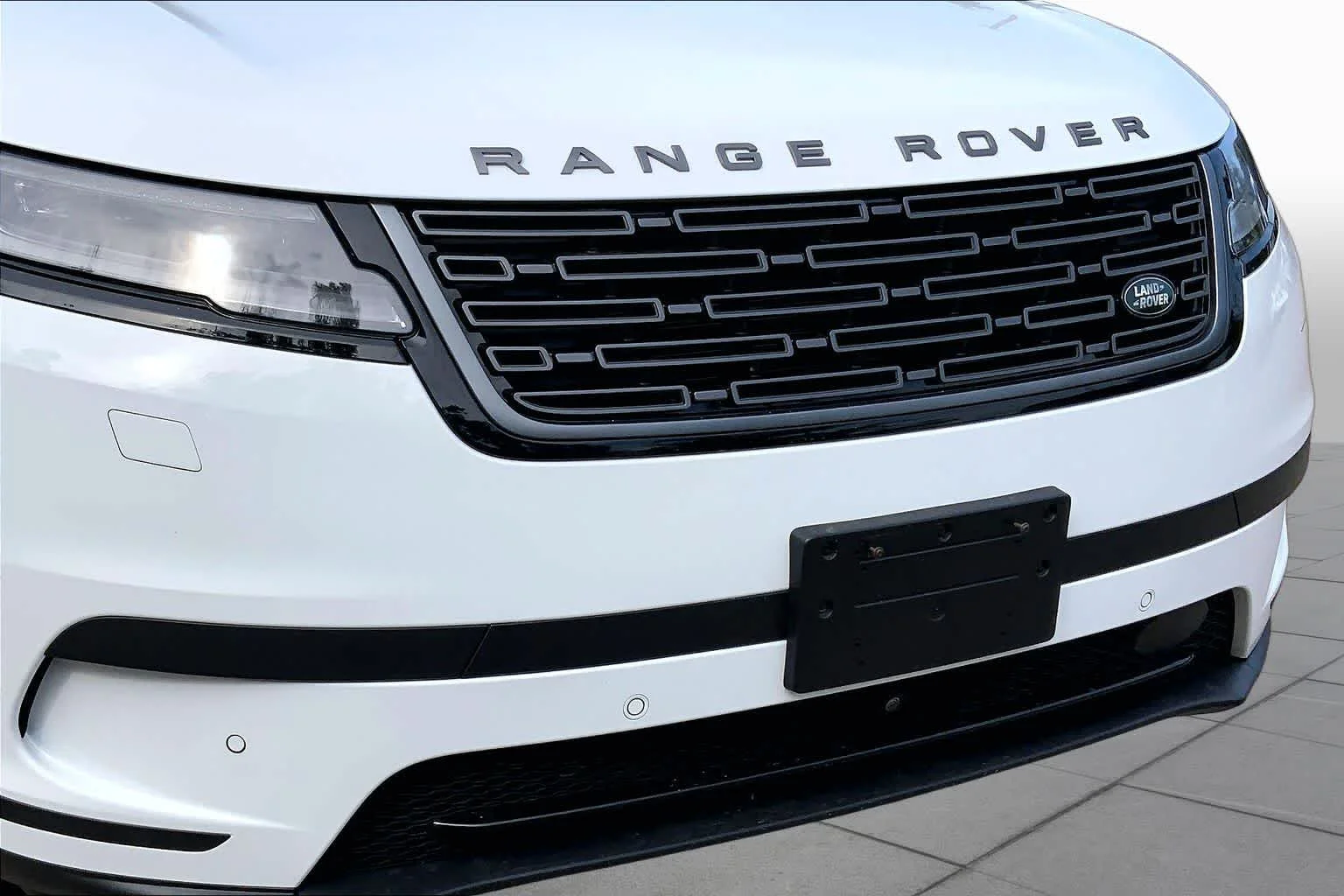 Used 2026 Fuji White Land Rover S image 29