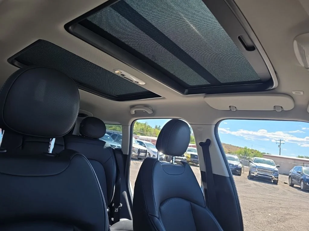 Used 2019 Light White MINI E Countryman image 18