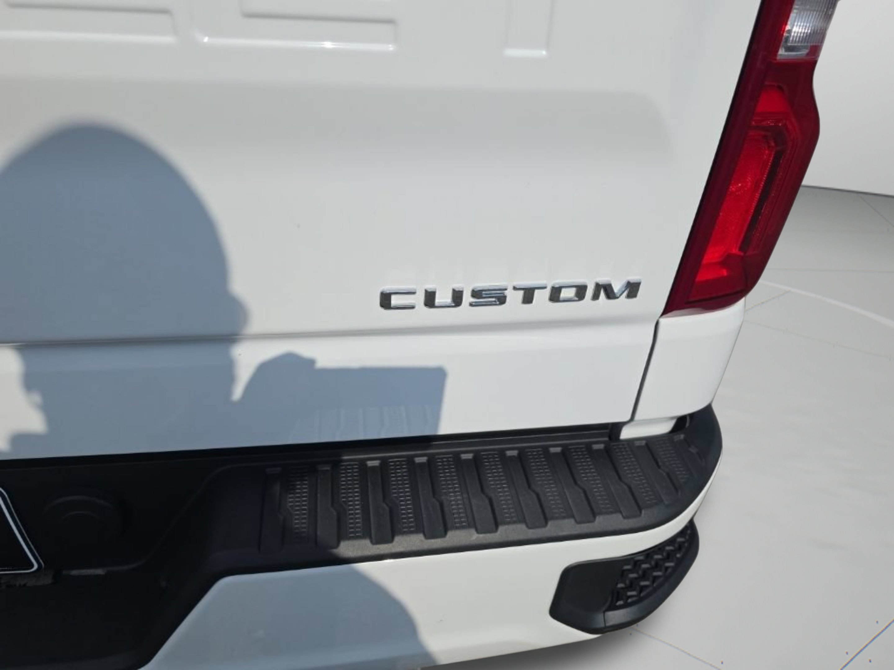 Used 2021 SUMMIT WHITE Chevrolet Custom image 34