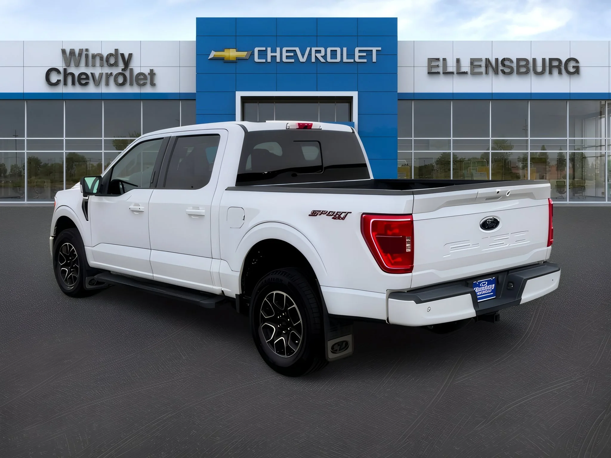 Used 2021 Oxford White Ford XLT image 5