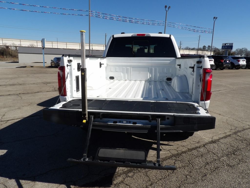 Used 2024 White Metallic Ford Lariat image 9