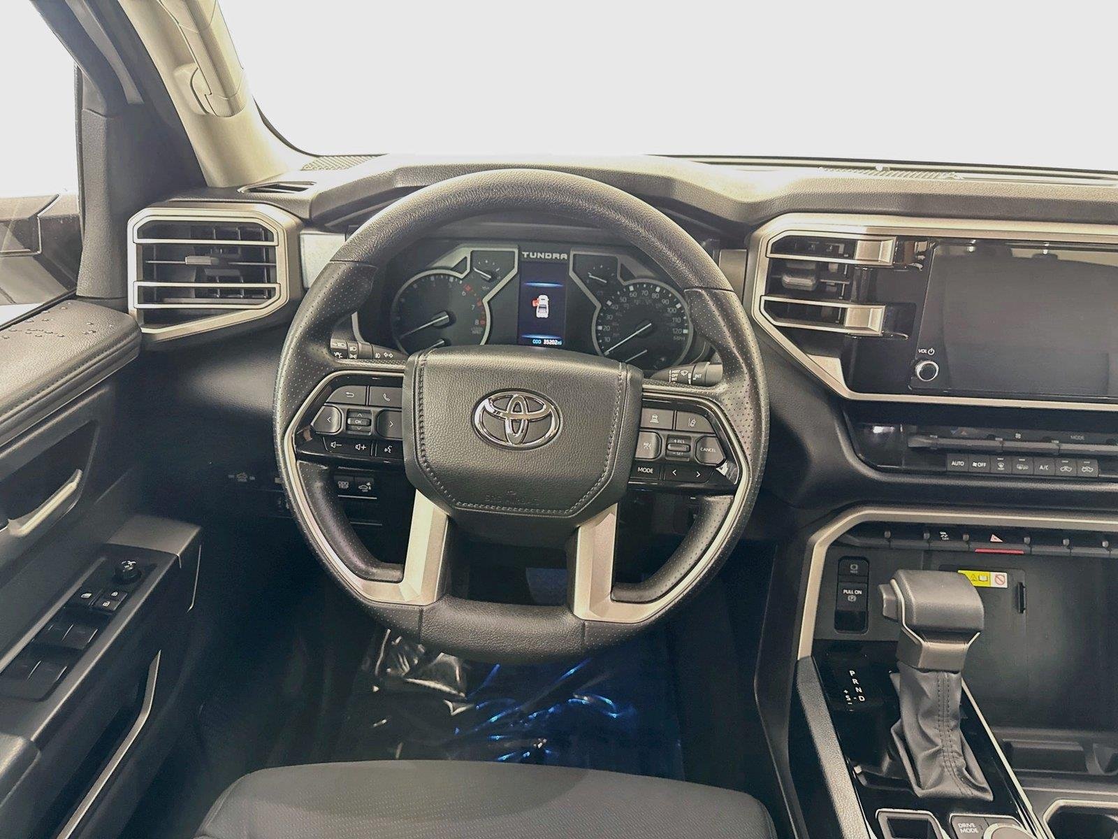 Used 2024 Ice Cap Toyota SR5 image 30