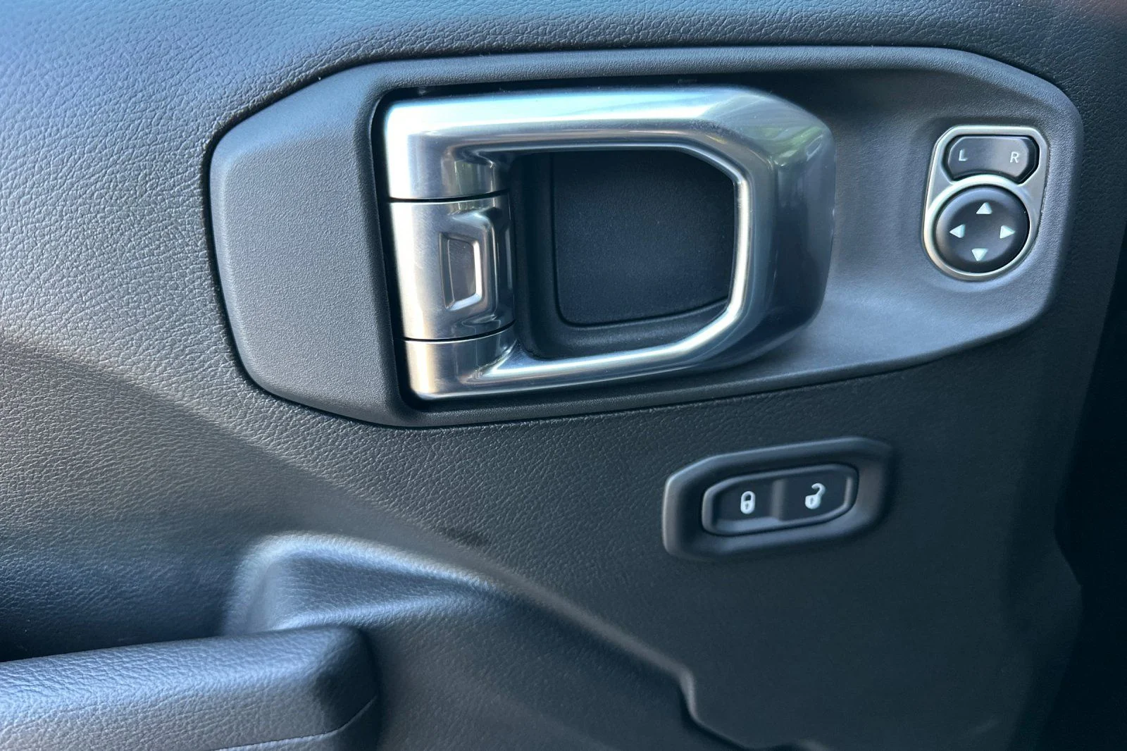 2026 Jeep Wrangler 4-Door Willys - Photo 7