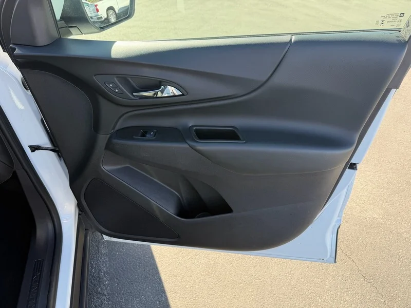 Used 2024 Summit White Chevrolet LT image 19