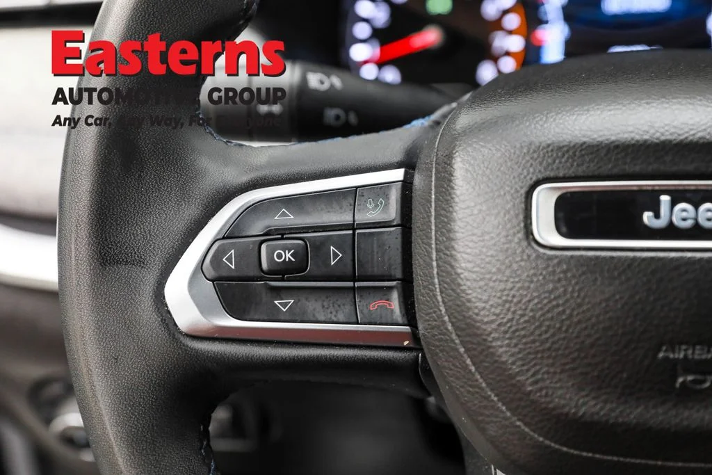 Used 2022 Silver Jeep Latitude image 15
