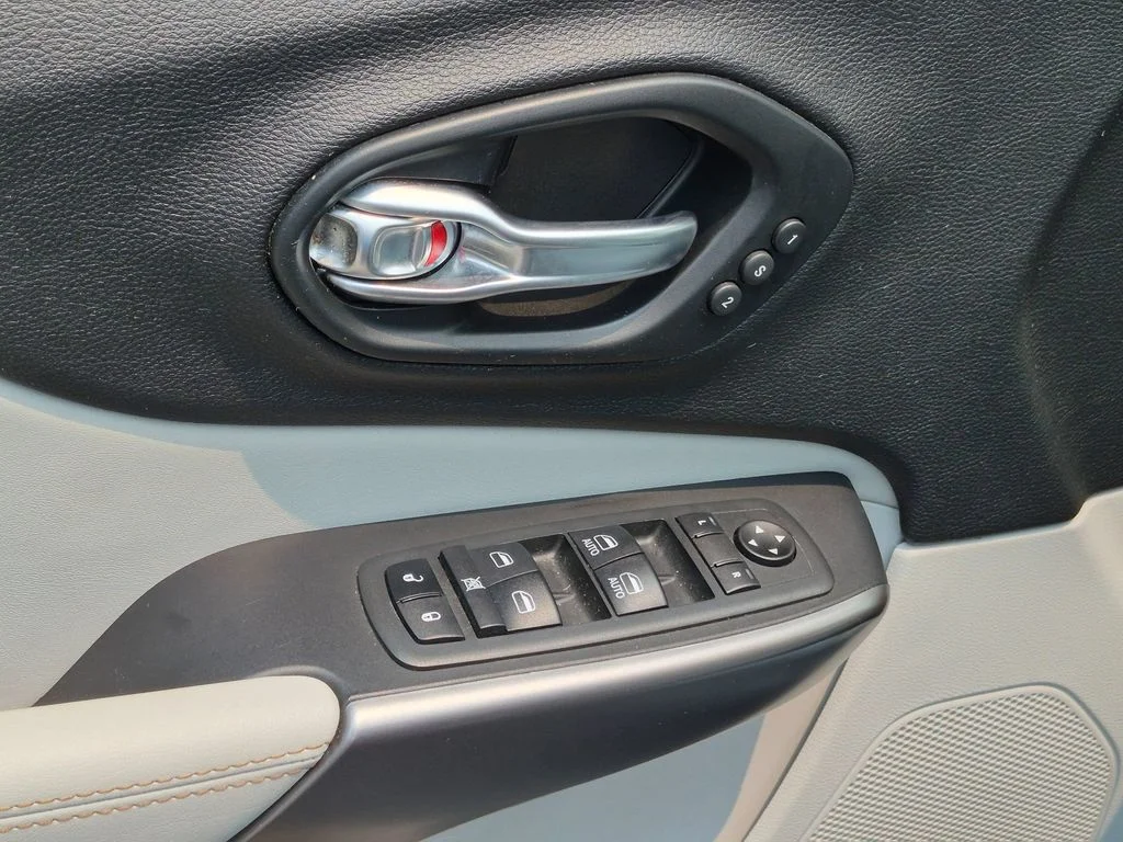 Used 2021 Gray Jeep Limited image 12