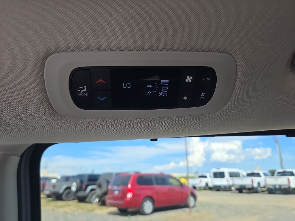 Used 2024 Silver Chrysler Touring L image 32