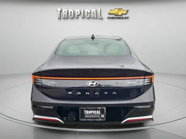 Used 2024 Blue Hyundai SEL image 4
