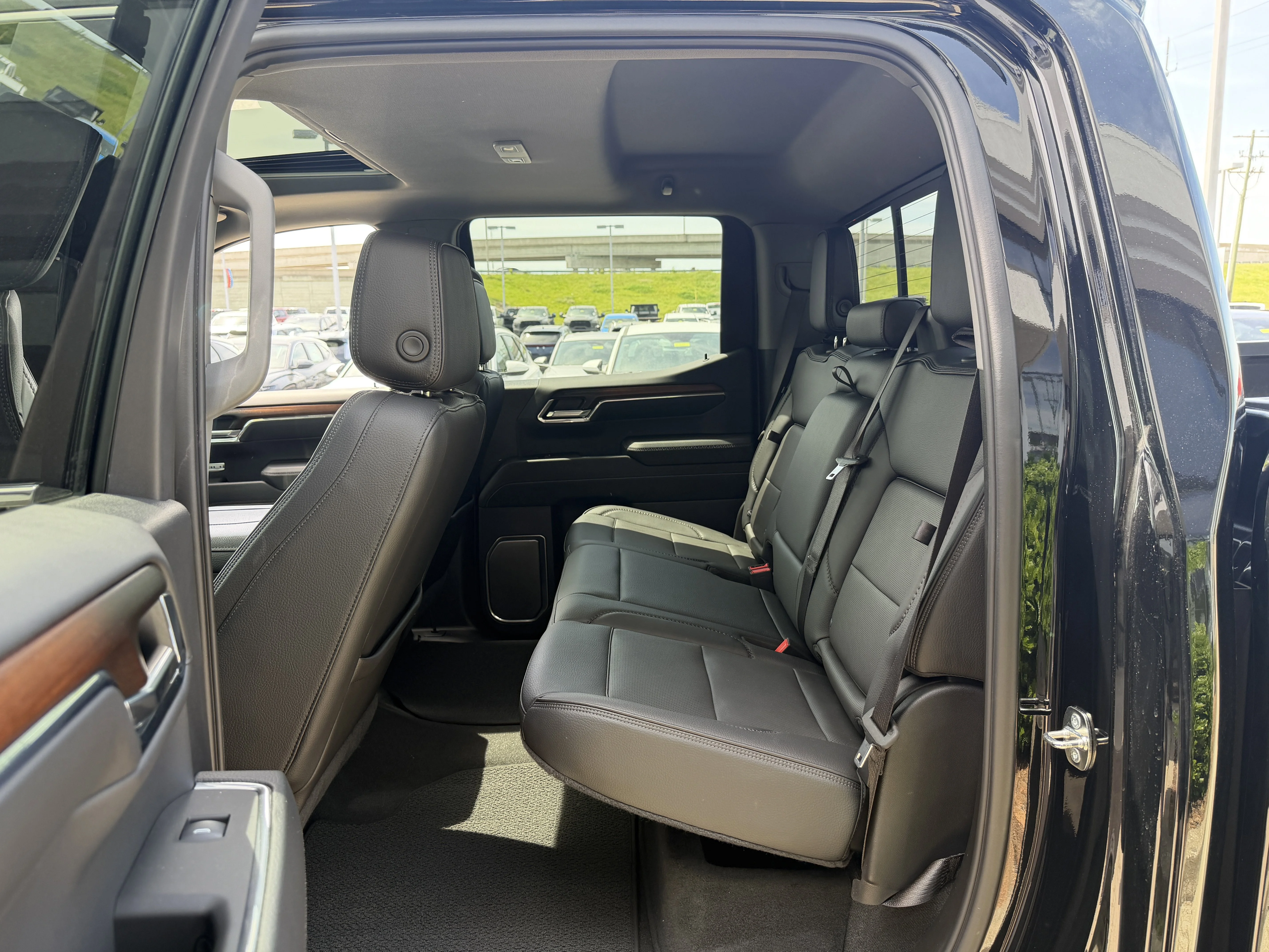 Used 2024 Onyx Black GMC Denali image 29