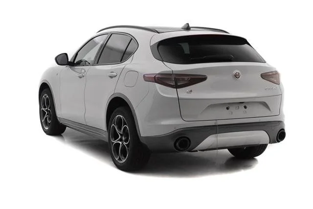 New 2024 Moonlight Gray Metallic Exterior Paint Alfa Romeo Ti image 4