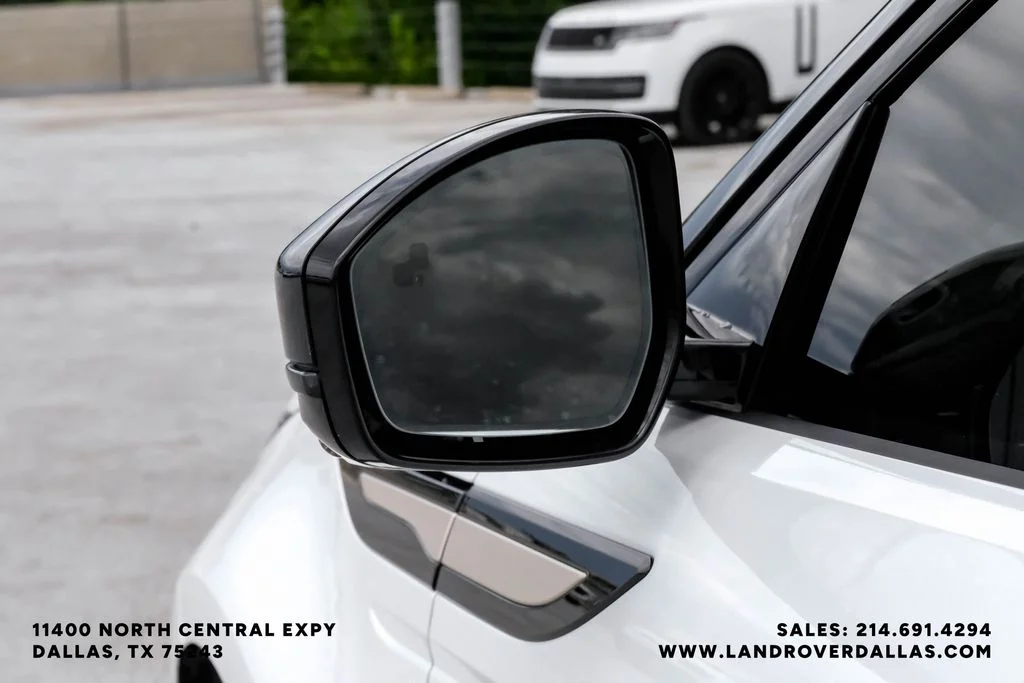 New 2026 Ostuni Pearl Wht Prem Met Land Rover Hoxton Edition image 36