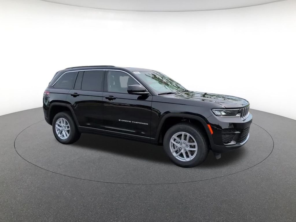New 2026 Diamond Black Crystal Pearlcoat Jeep Laredo X image 4