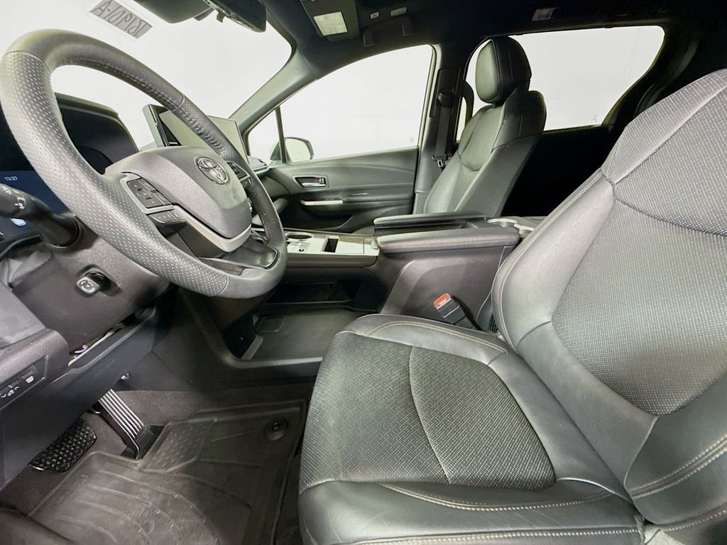 Used 2025 Wind Chill Pearl Toyota Platinum image 21