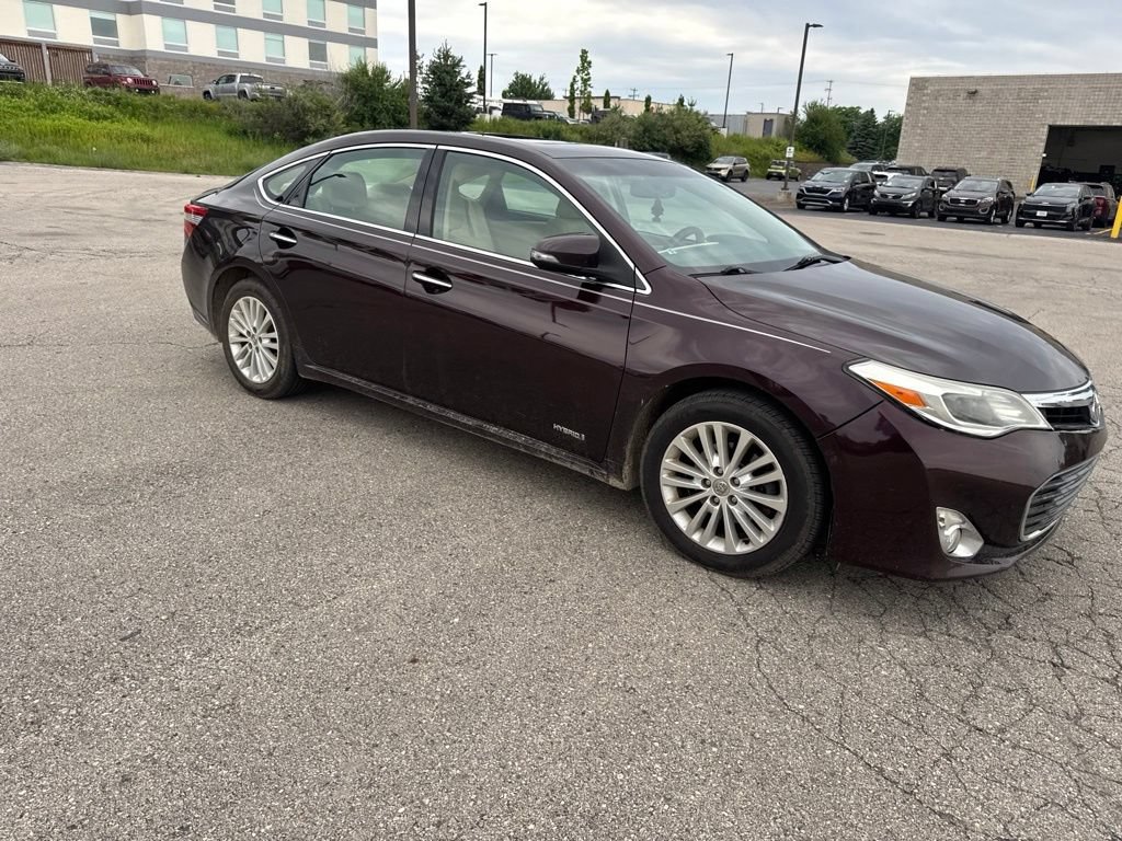 Used 2014  Toyota Limited image 3